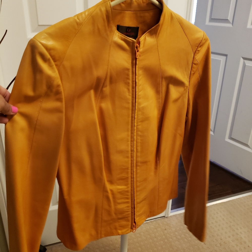 Danier leather jacket - Picture 3 of 3